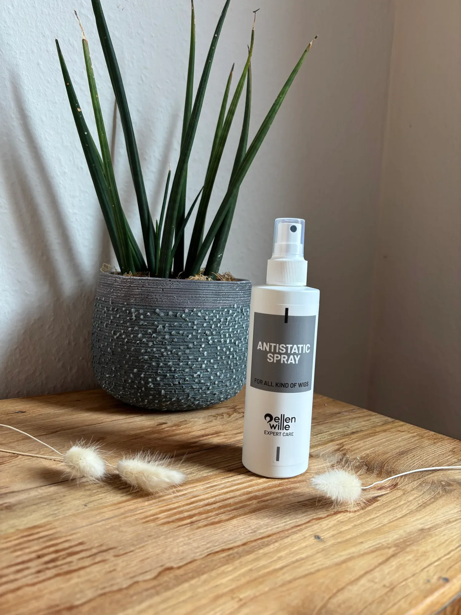 Antistatic Spray gegen statische Aufladung im Zweithaar